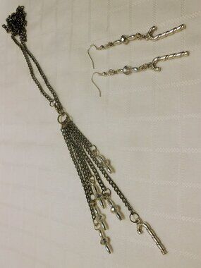 No 75 Handmade set with a pretty festive necklace and earrings